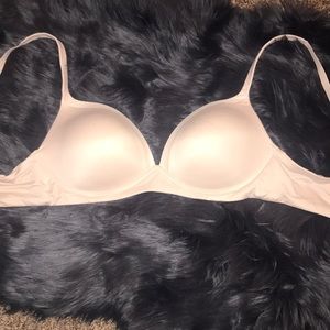 NWOT Nude Wireless VS Bra Body by Victoria